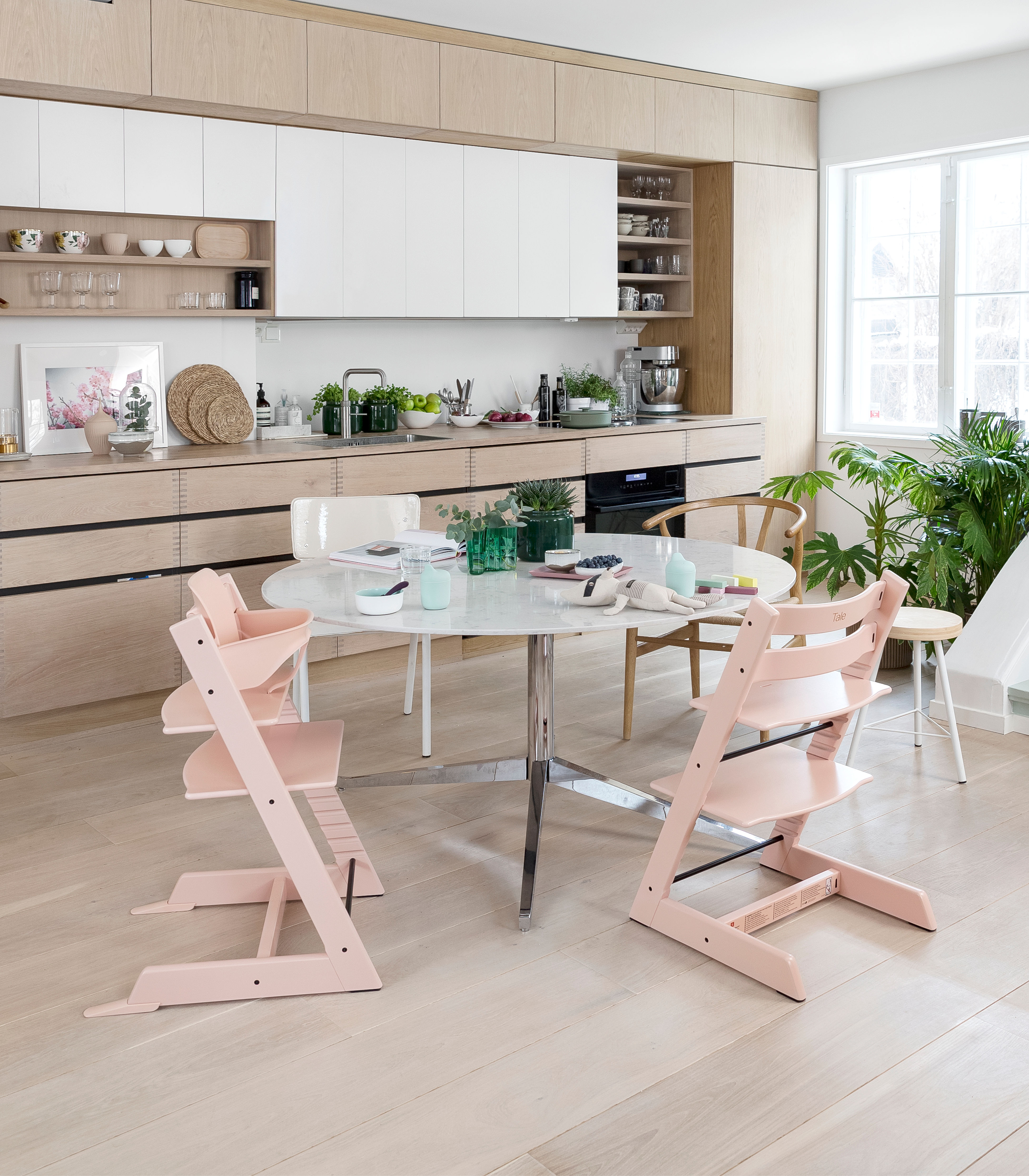 Tripp Trapp® Serene Pink, Beech wood. Baby Cushion Timeless Grey.