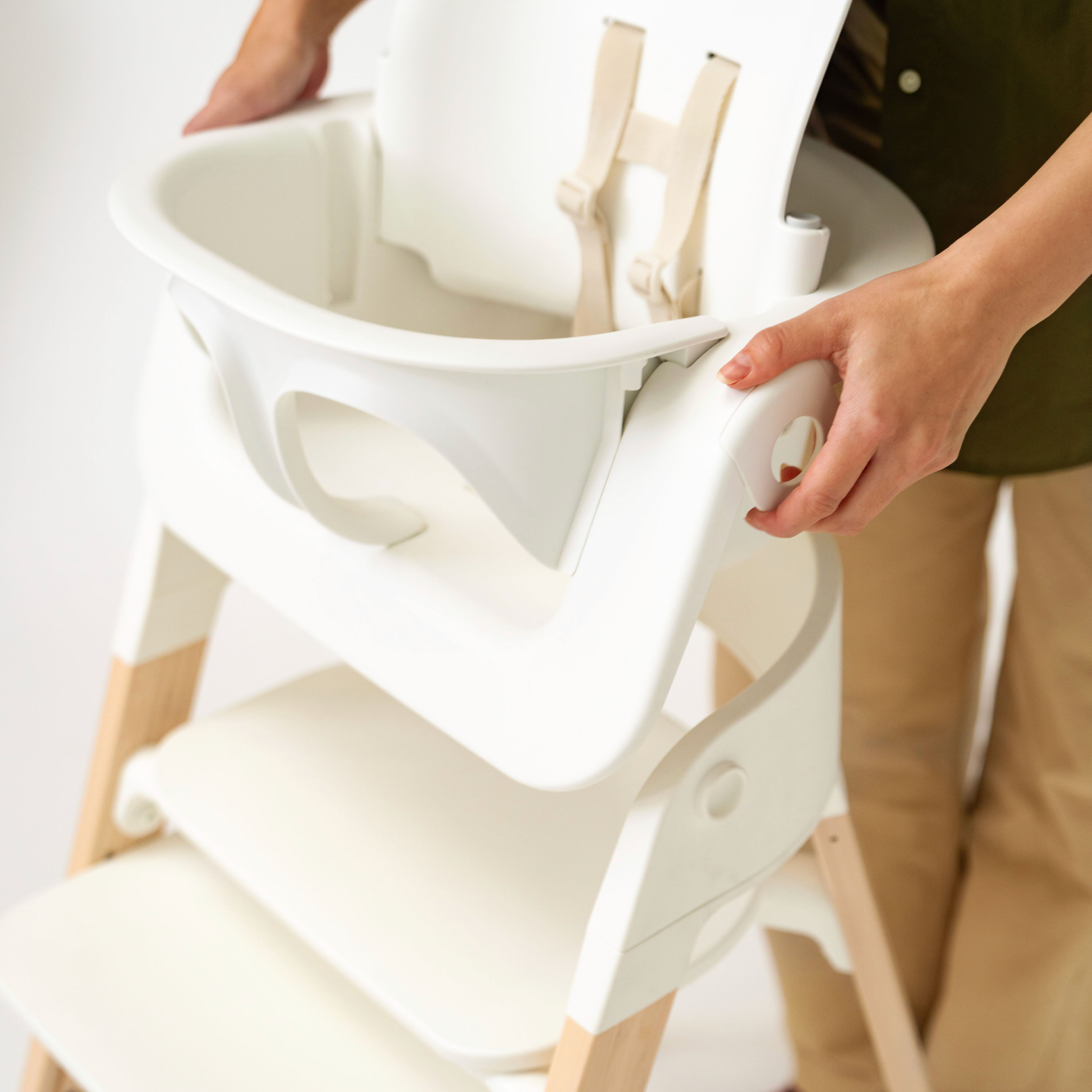 Stokke_Xleap Steps Lifestyle_NatWhi_Feature_251202-1999b_1-1_eCom